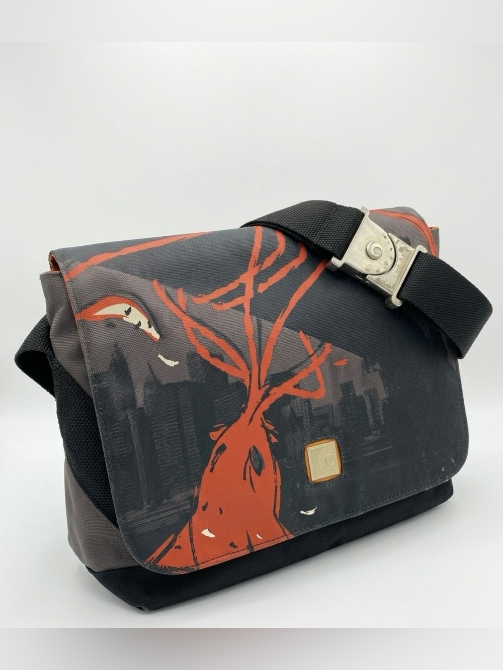 Gama-Go Vintage Y2K Squid Graphic
Messenger Bag Seatbelt Buckle Streetwear